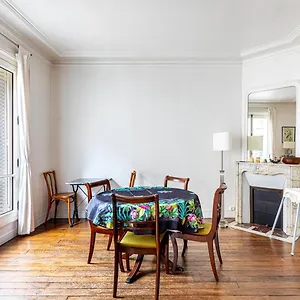 lovely-homely-apartment-in-batignolles.fr-paris.fr/